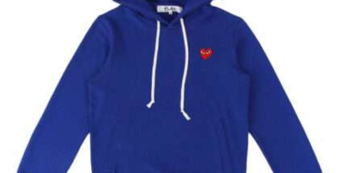 The Unique Aesthetic of Comme des Garçons: Fashion’s Bold Rebel
