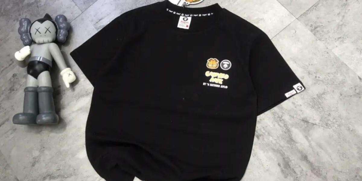 Bape Store Taipei必買攻略｜Aape加菲貓聯名款T恤、情侶裝穿搭指南